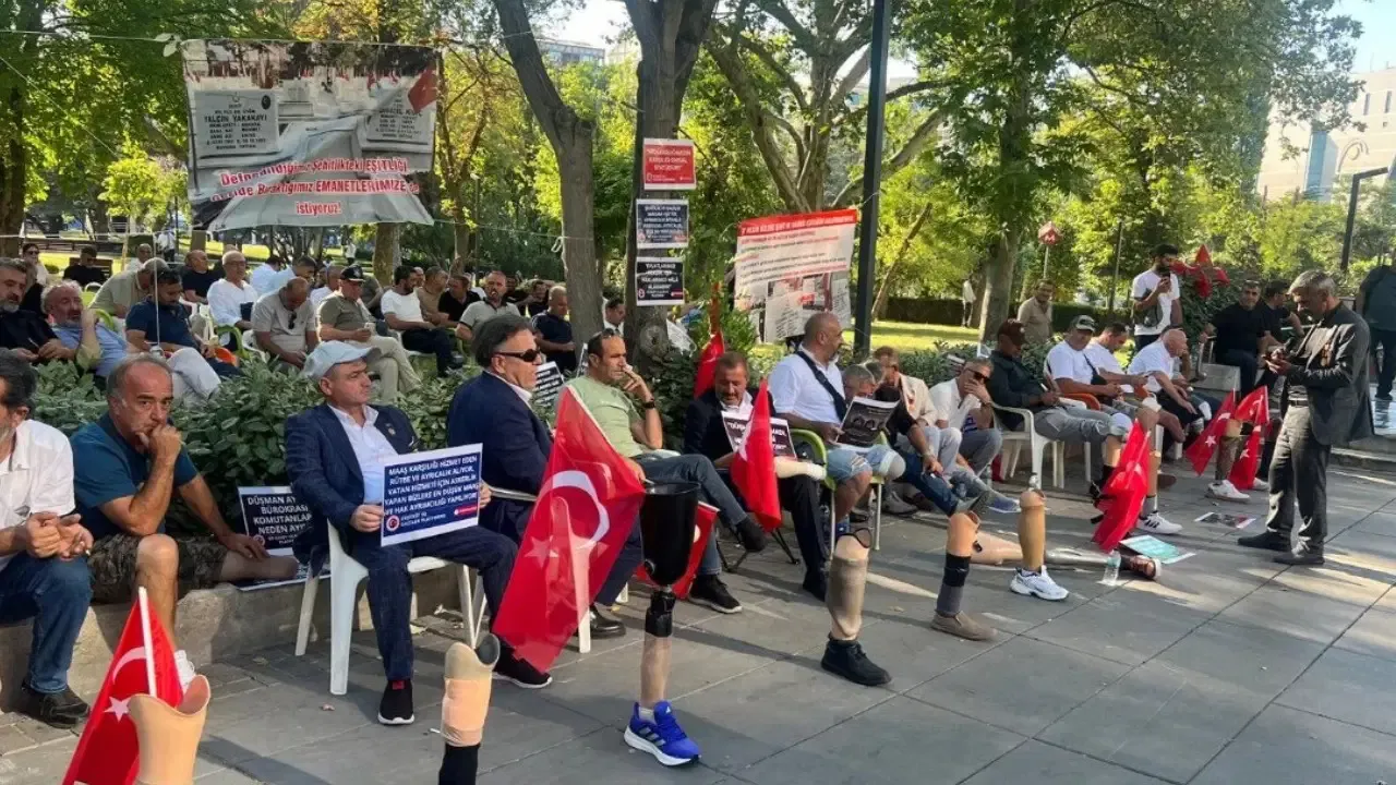 Şehit ve Gazi Ailelerinin Ankara’daki Kahramanca Direnişi: Emsal Haklar Verilene Kadar Güvenpark’ta Nöbet Sürüyor